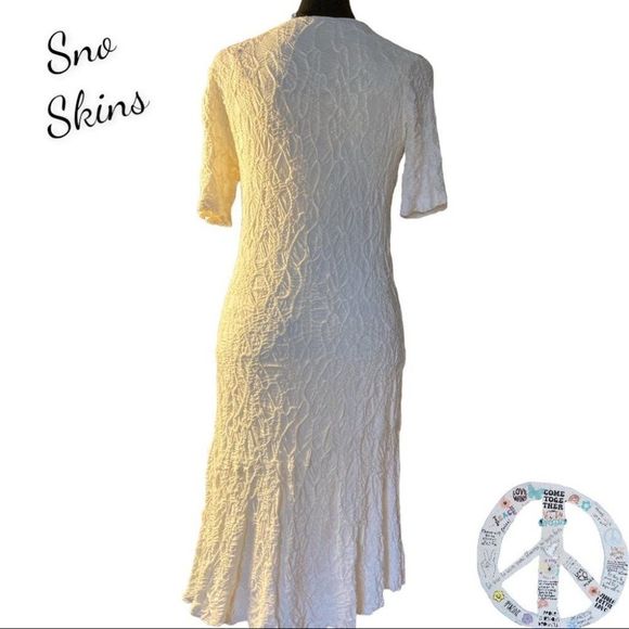 ๐
บSNO Skins NWT. White stretch textured dress. Size medium - Picture 5 of 15